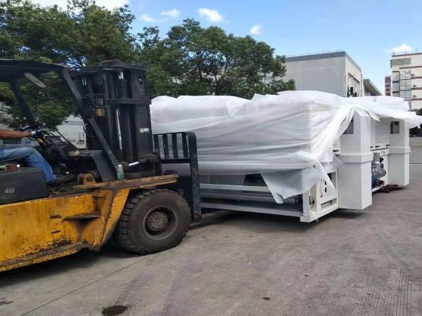 太陽(yáng)能設(shè)備層壓機(jī)搬運(yùn)