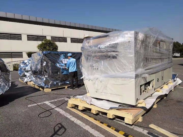 設(shè)備出口防潮真空打包裝柜