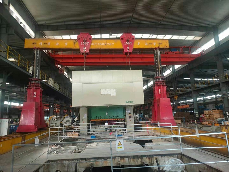 大型設(shè)備龍門吊吊裝