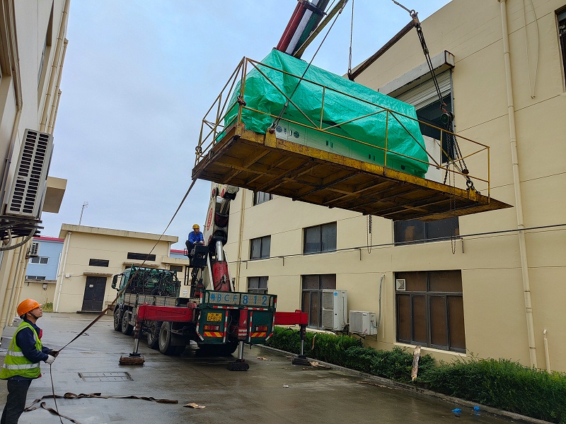 工廠設(shè)備搬運上樓