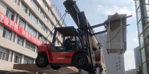 精密設(shè)備搬運哪家好？精密設(shè)備的搬運過程中需要注意些什么？